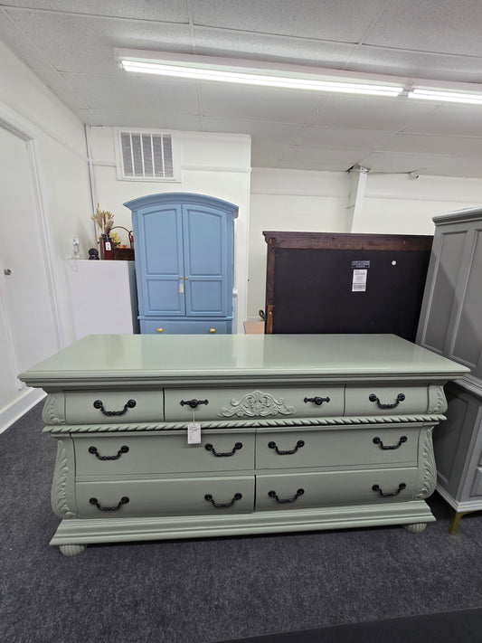 Green lacquered 7 drawers dresser