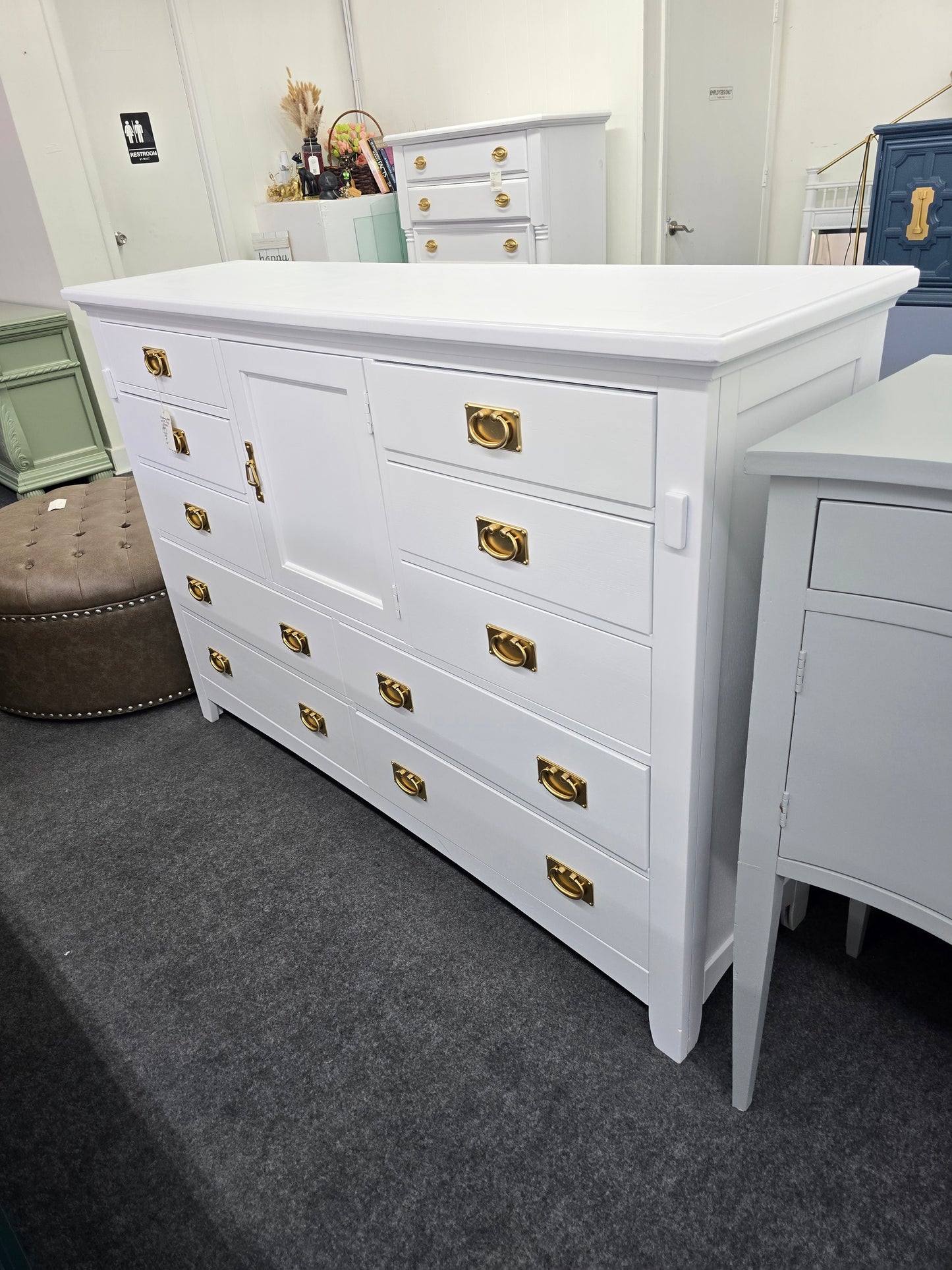 10 drawers 1 door white dresser