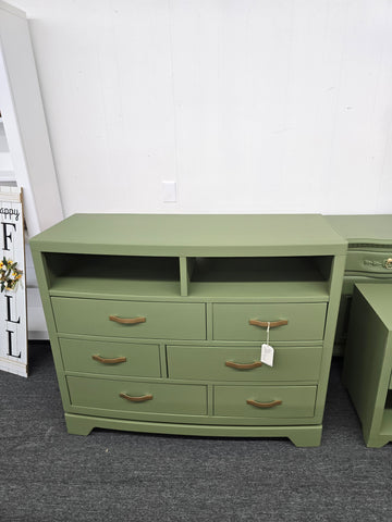 Oak moss green dresser