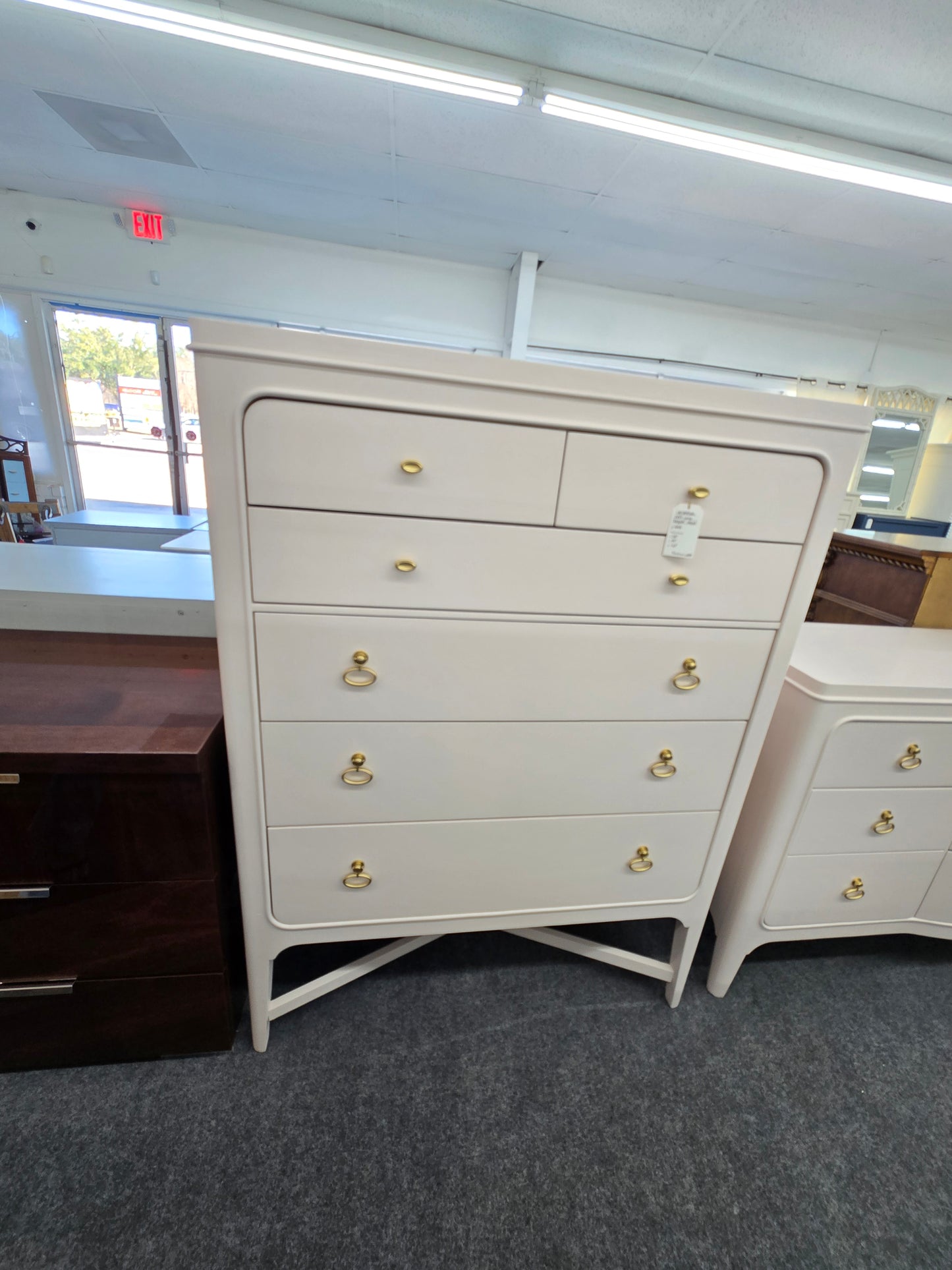 Universal soft pink lacquered chest