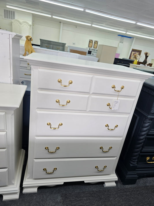 Kincaid solid wood off white chest of drawers