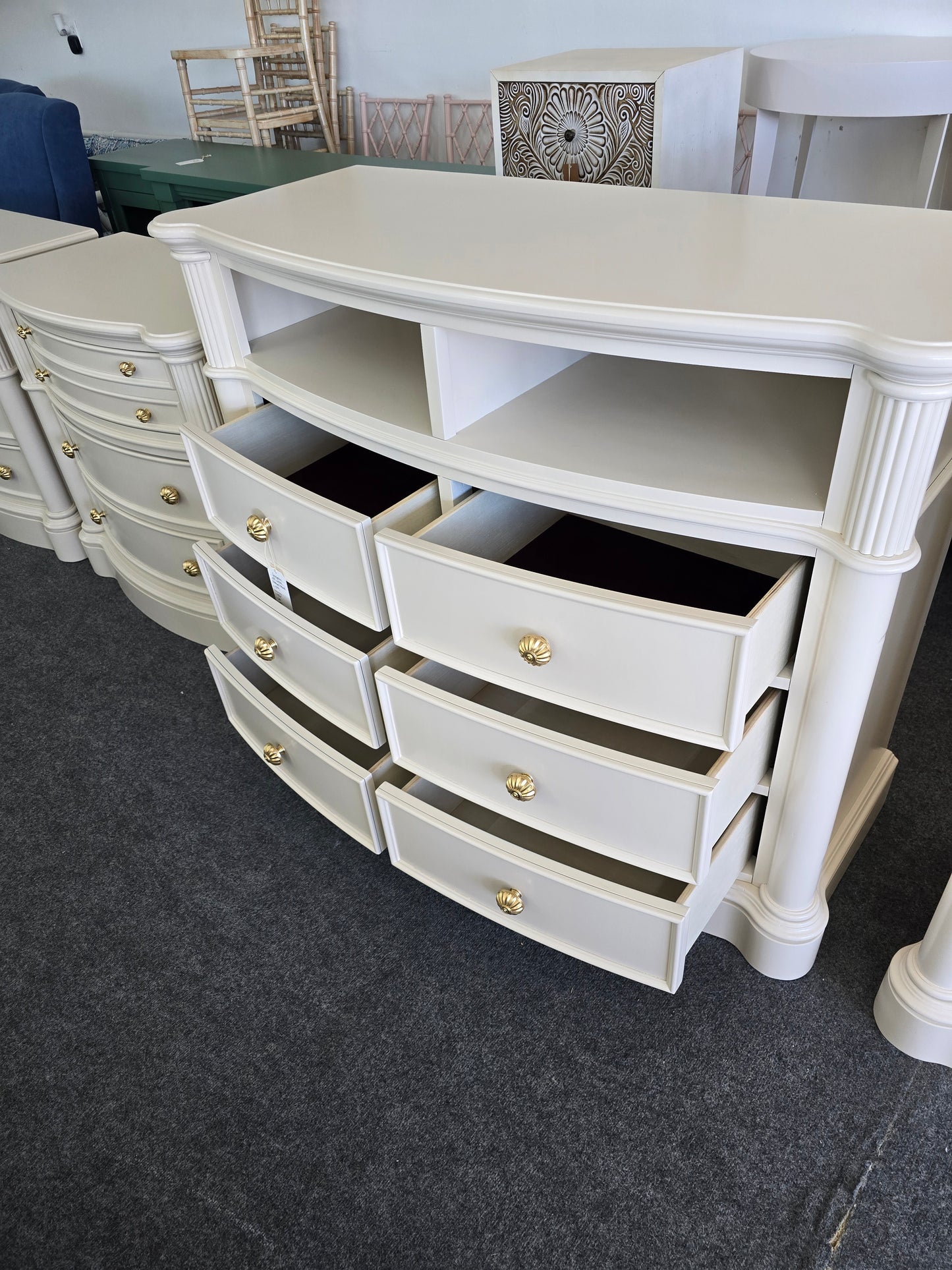 Gorgeous off white dresser / stand