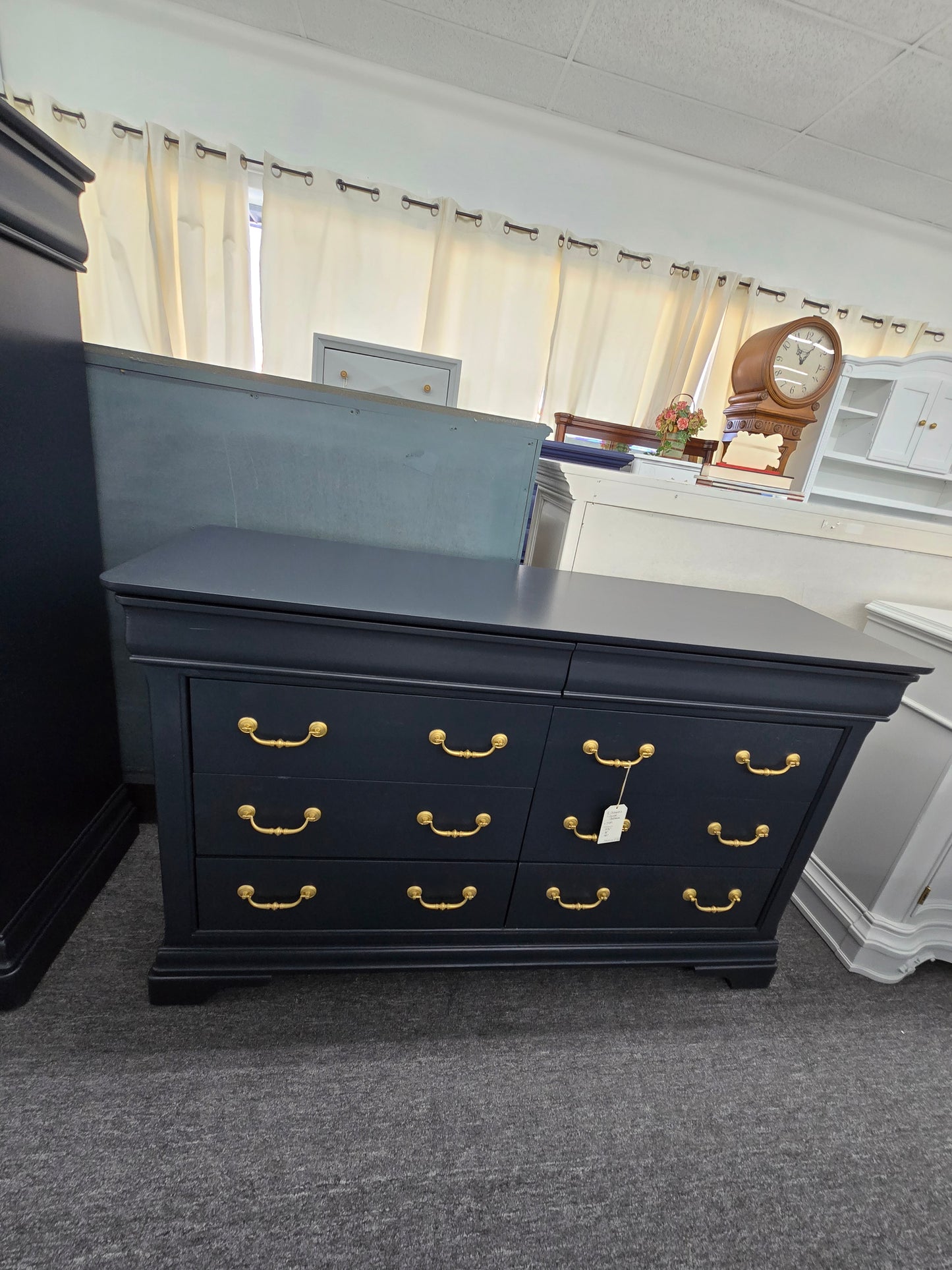 8 drawers black dresser