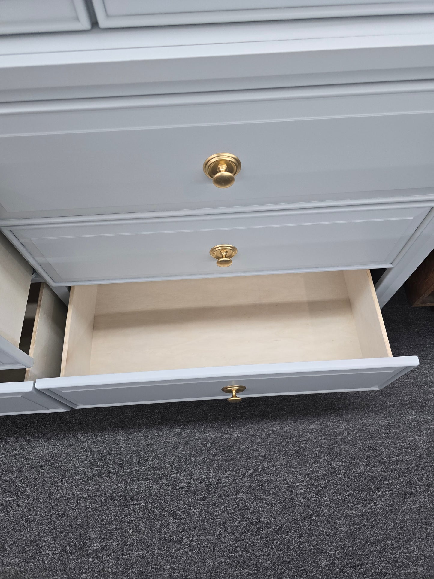 Gray 9 drawers lacquered dresser
