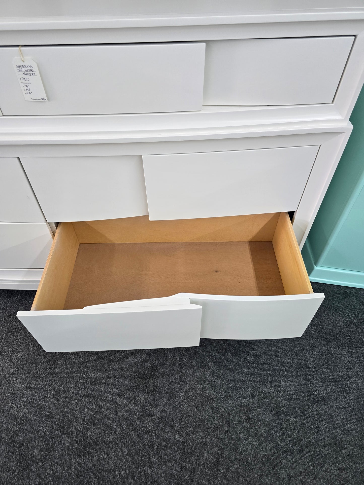 Havertys off white 6 drawers dresser