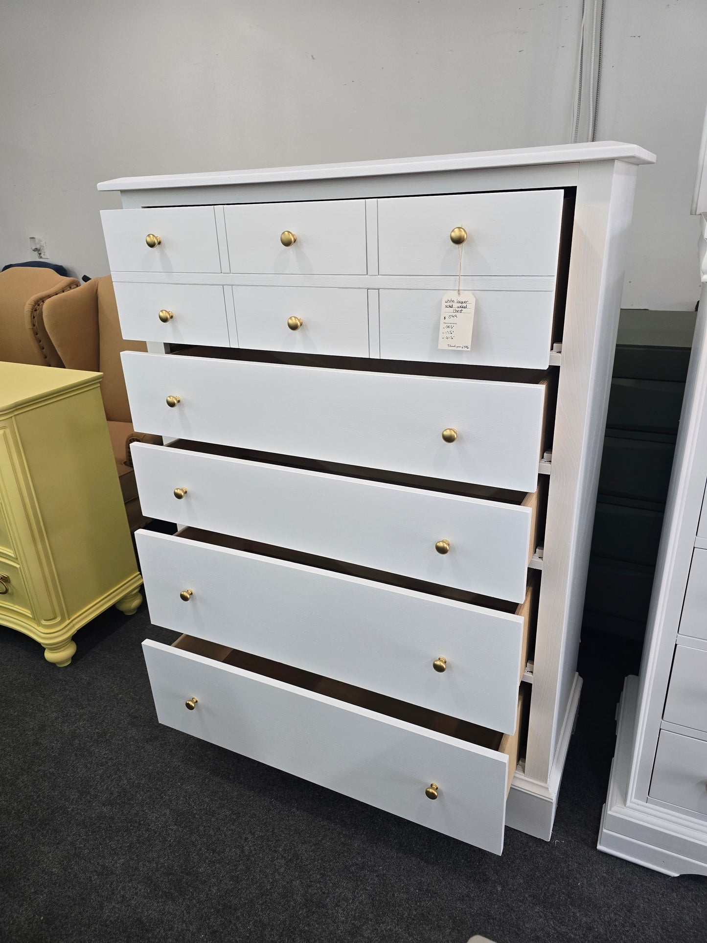 Solid wood white lacquered chest