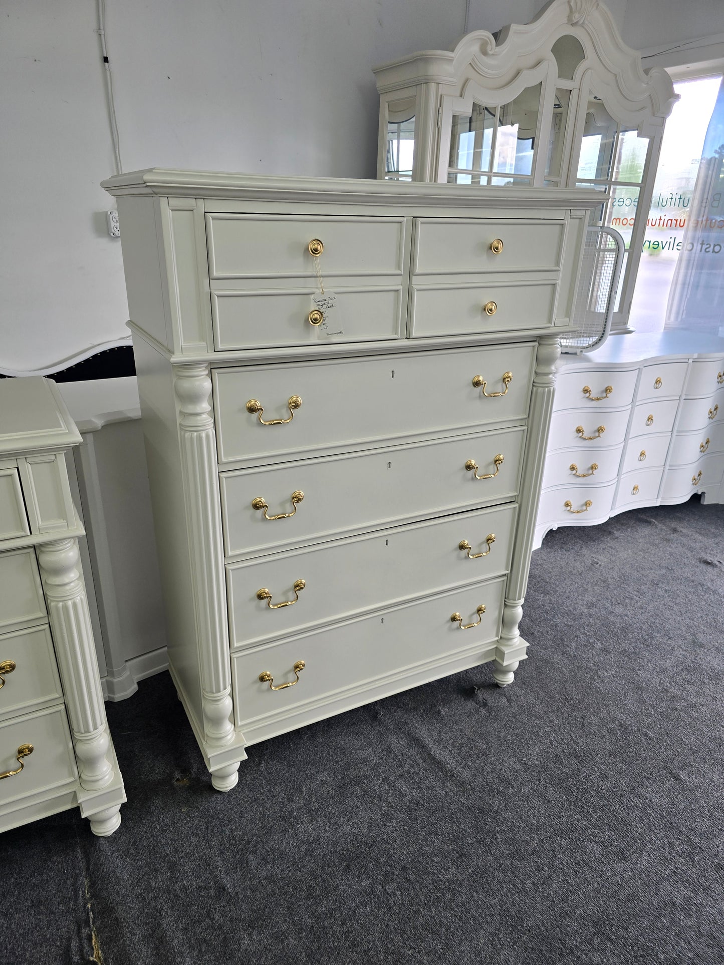 Pawama Jack solid wood lacquered cream chest