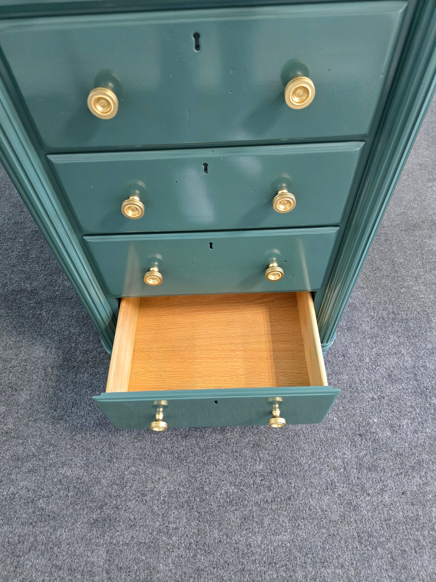 Mount Vernon green lacquered lingerie chest