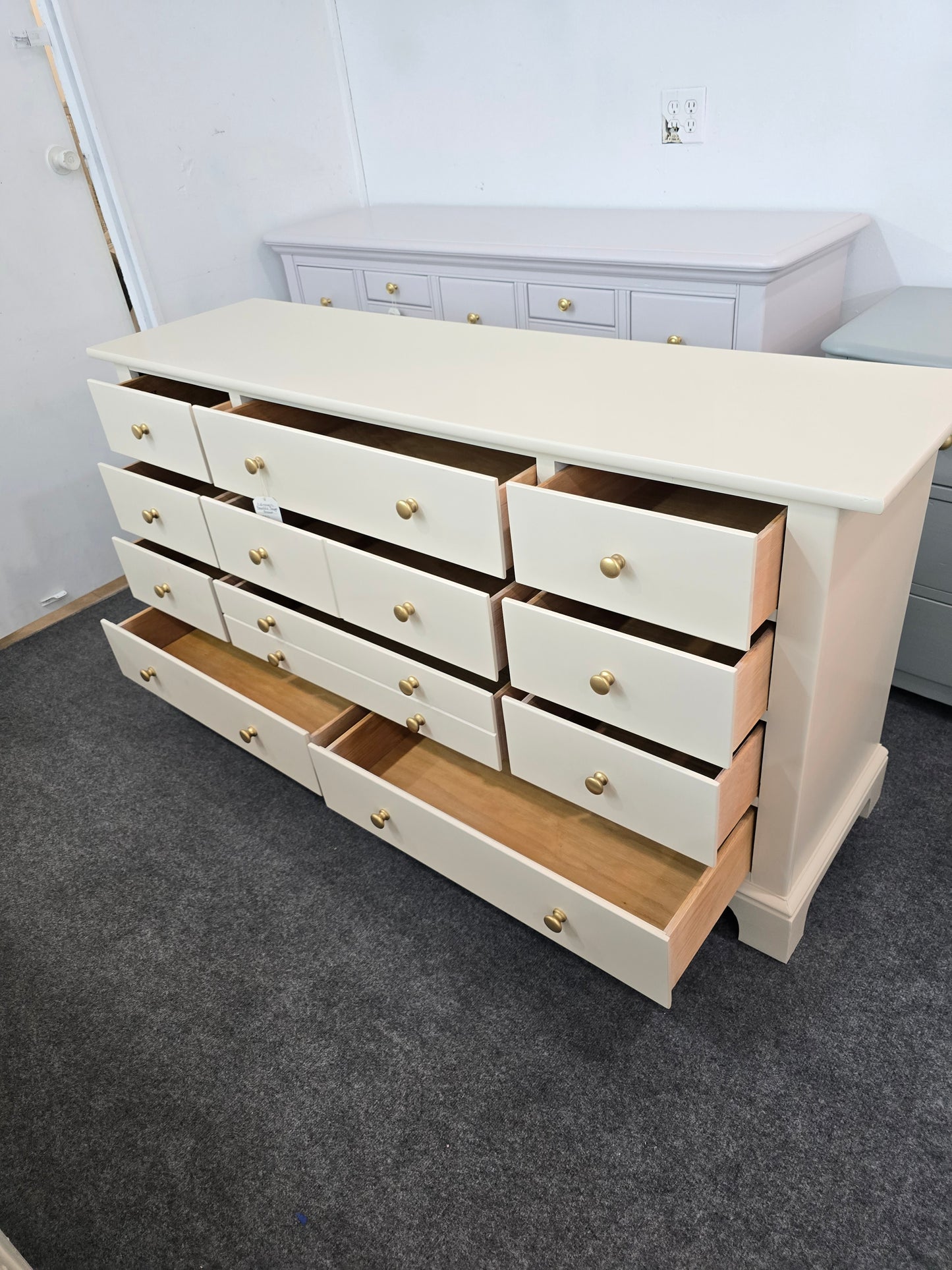 Stanley 11 drawers beige dresser