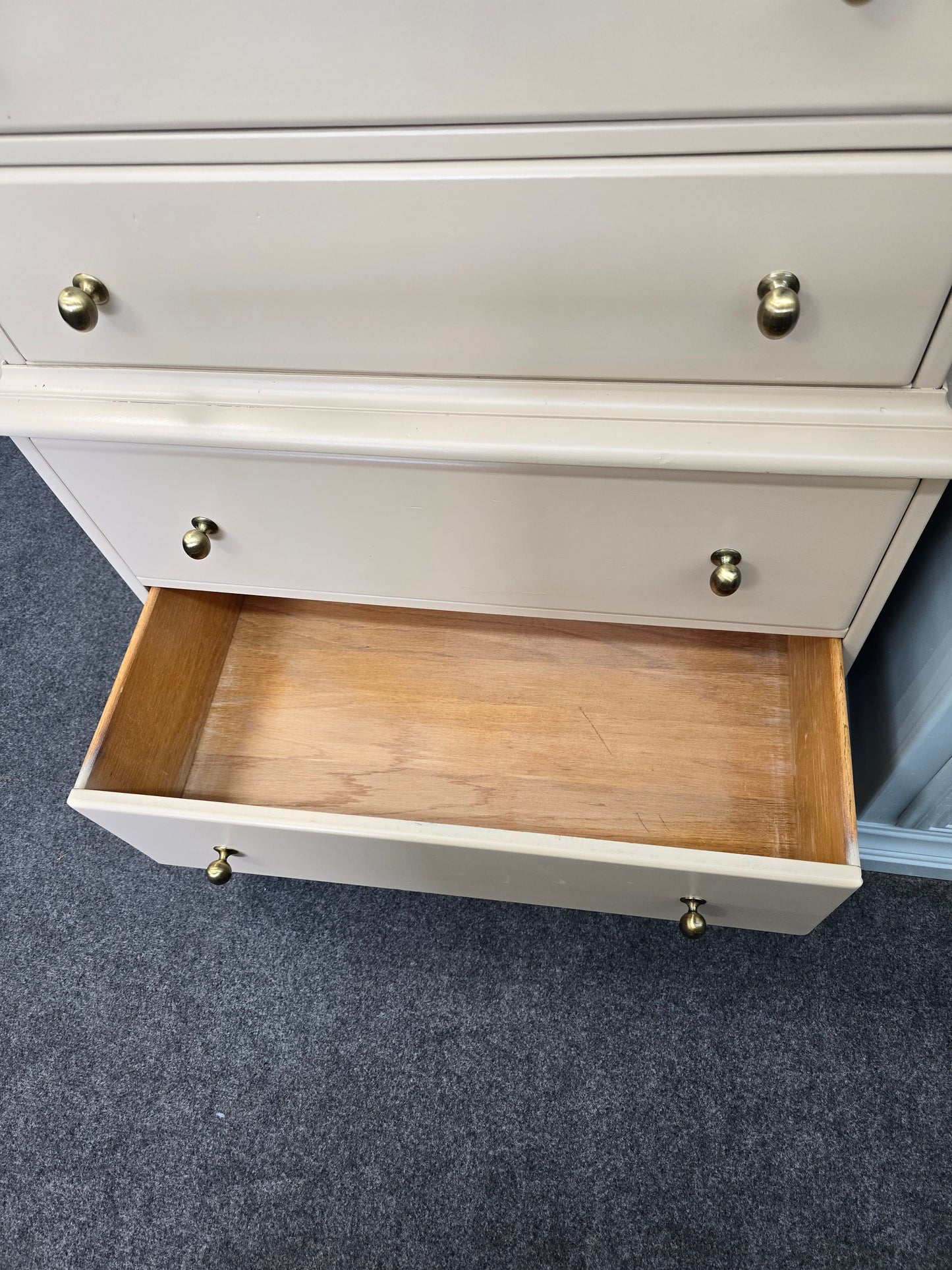 Antique beige 5 drawers chest