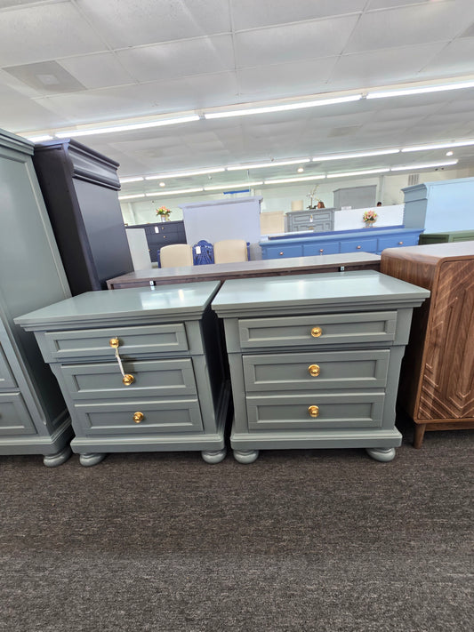 Green lacquered pair of nightstands
