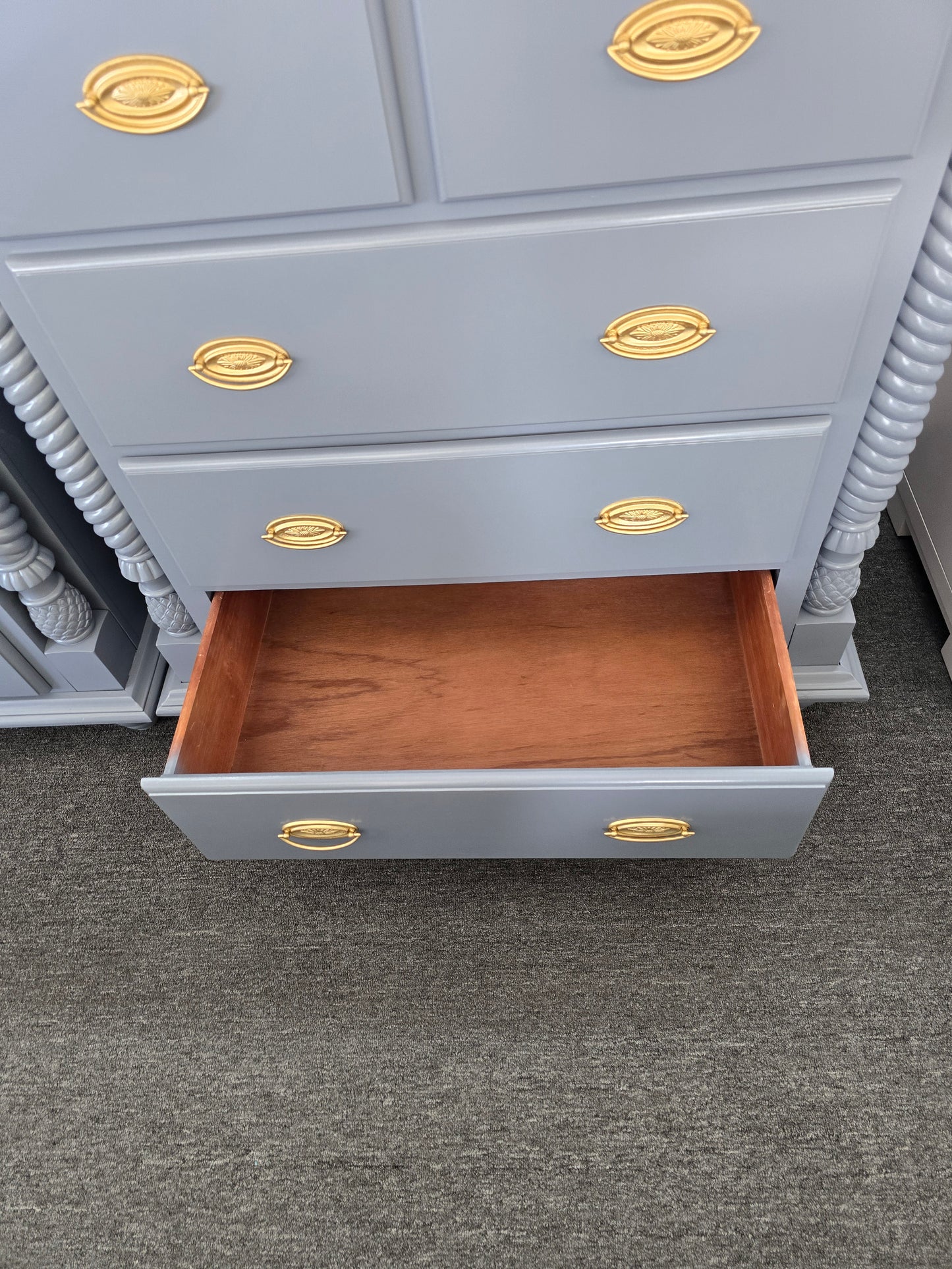 Gray lacquered 10 drawers chest