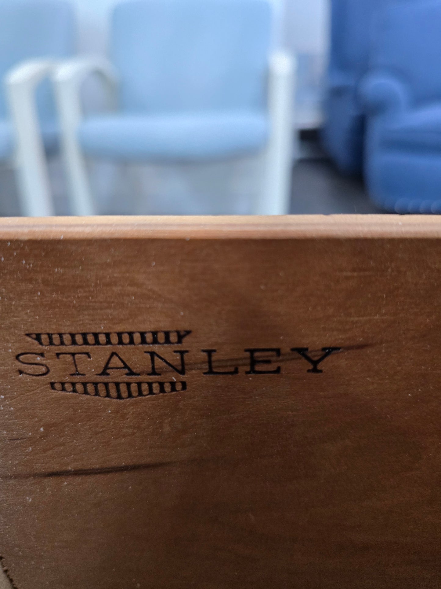 Stanley cream 5 drawers chest