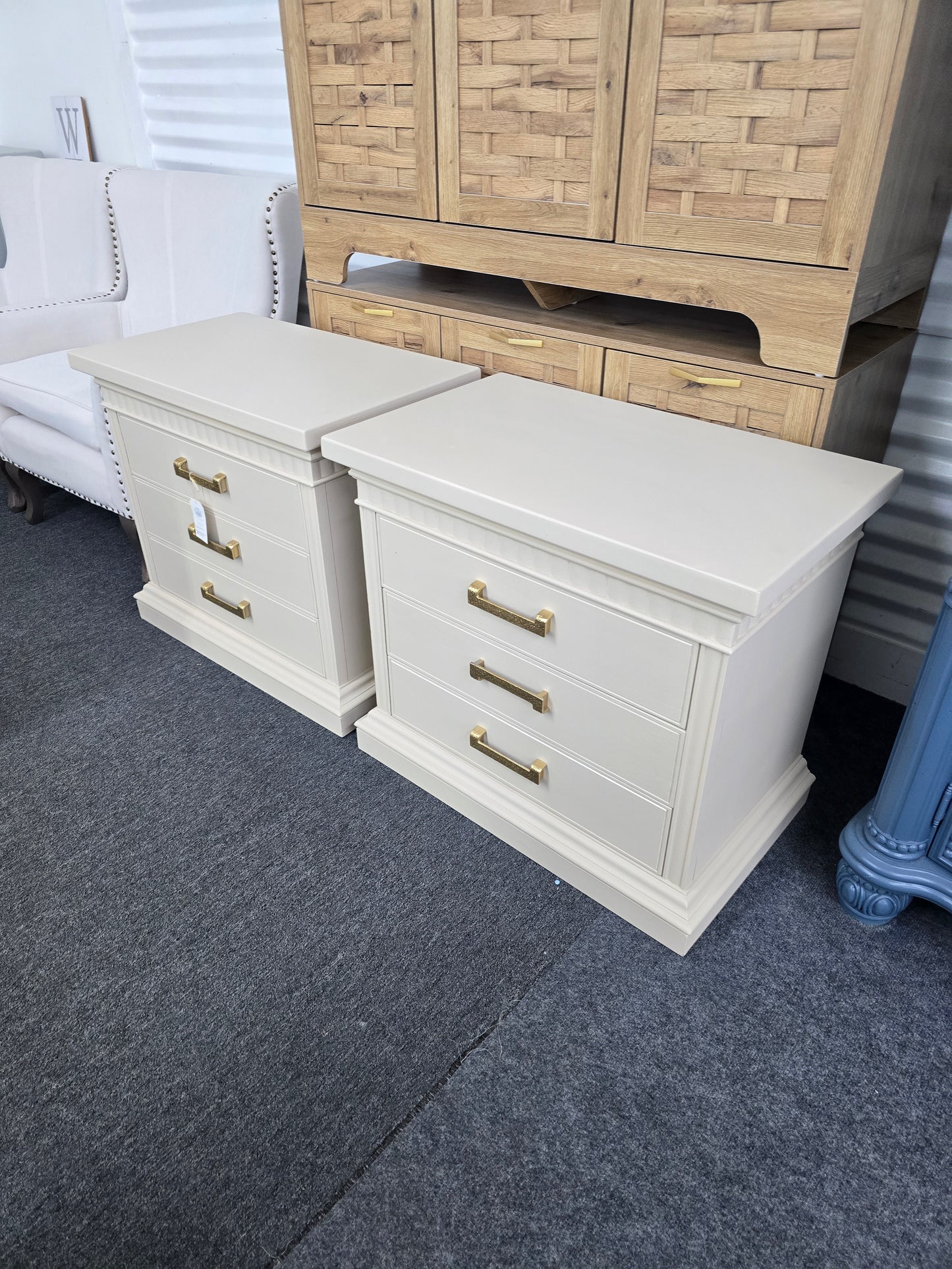 Drexel beige pair of nightstands