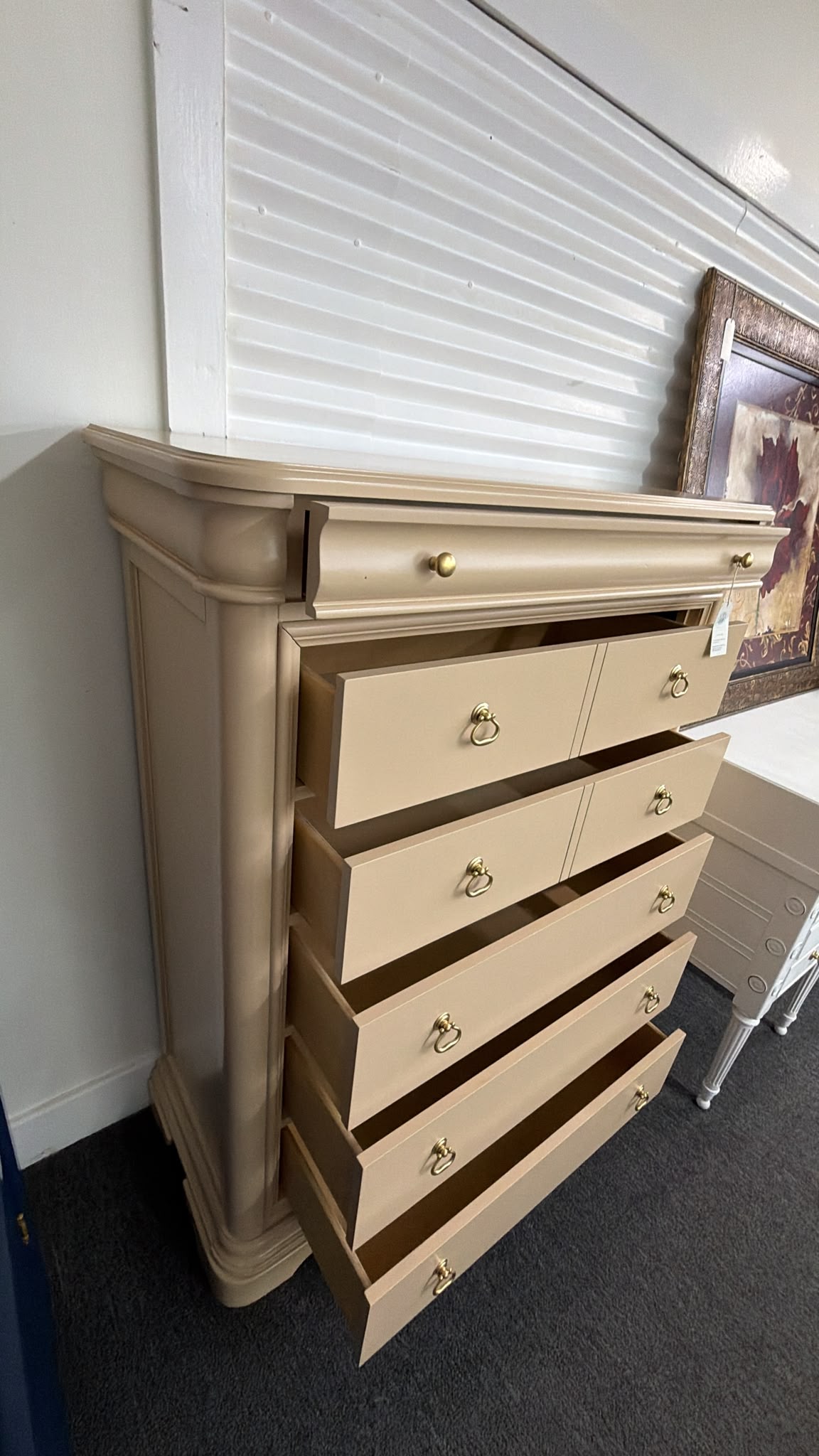 Beige lacquered cute  chest