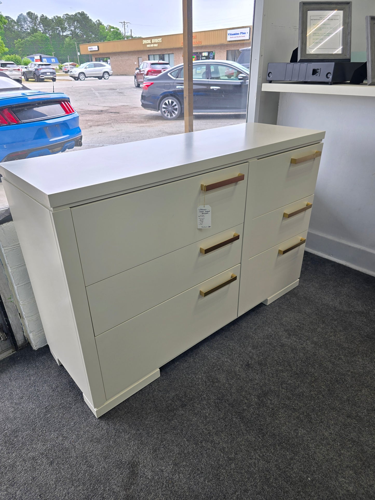 Non symmetrical cream lacquered 6 drawers dresser