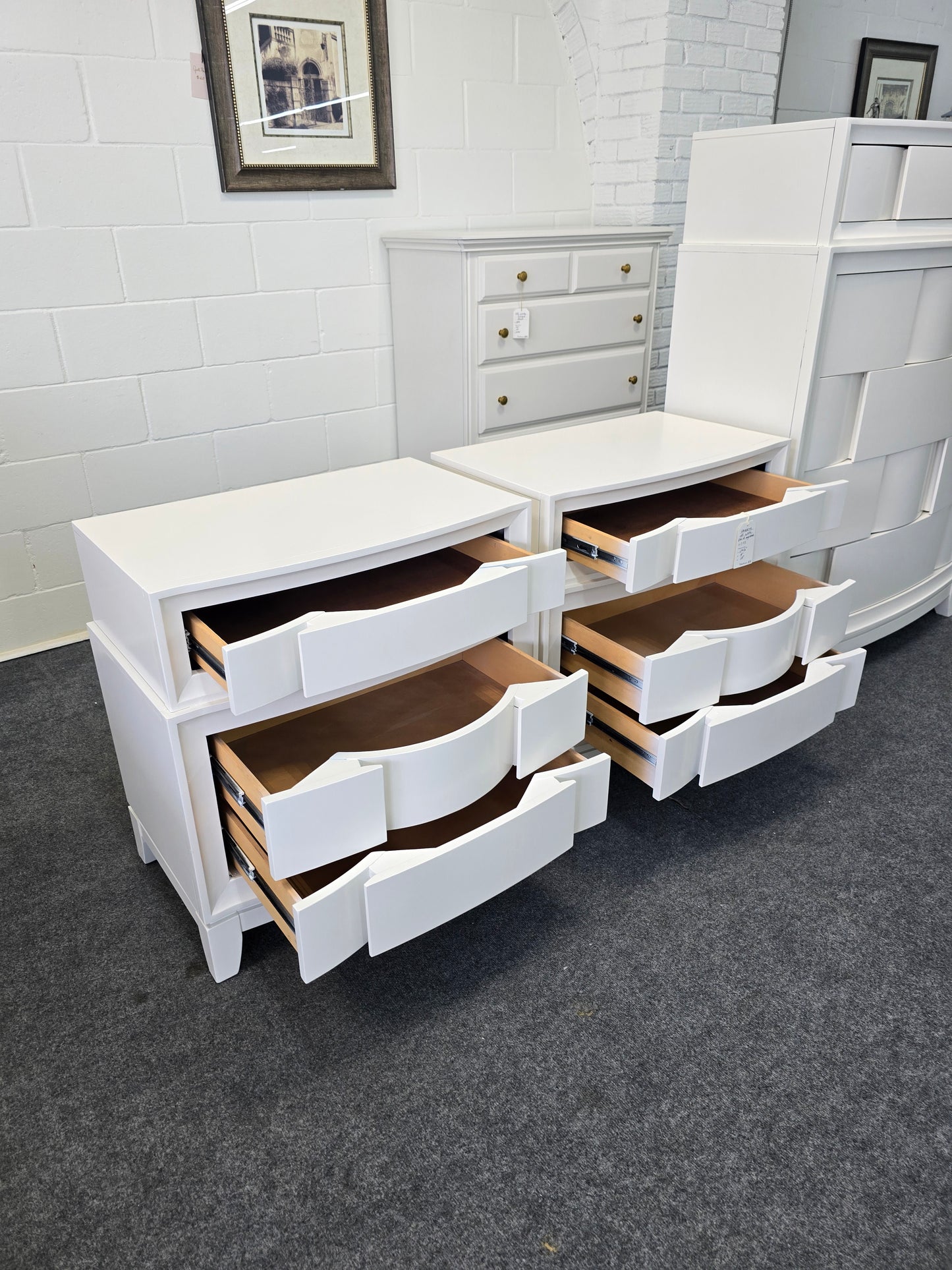 Havertys off white pair of nightstands