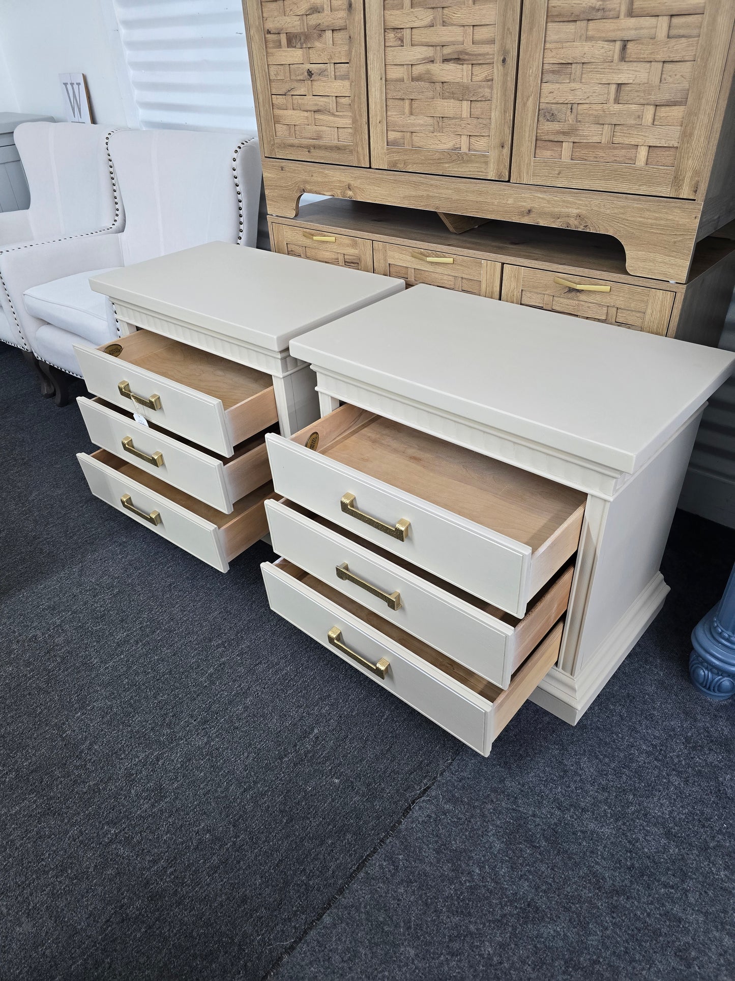 Drexel beige pair of nightstands
