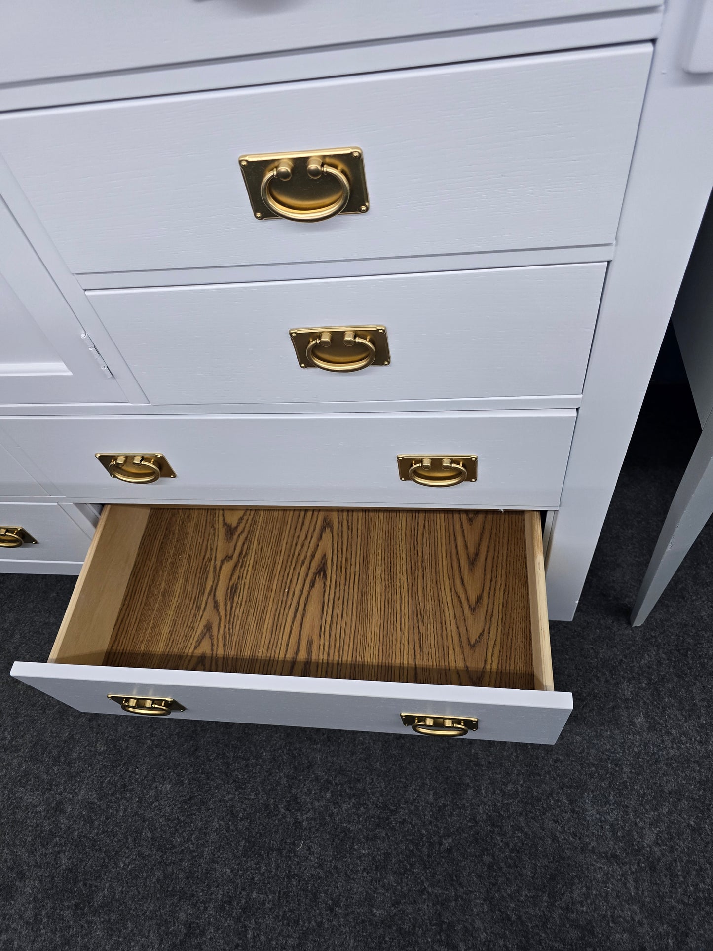 10 drawers 1 door white dresser