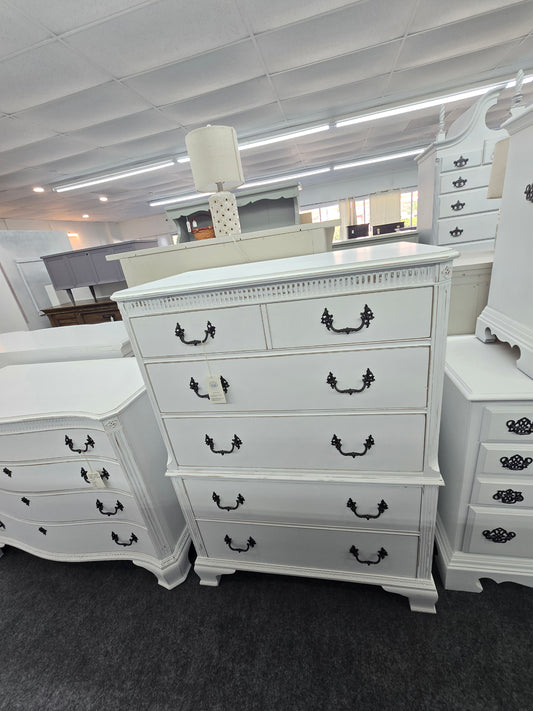 Kindel solid wood white Distressed chest