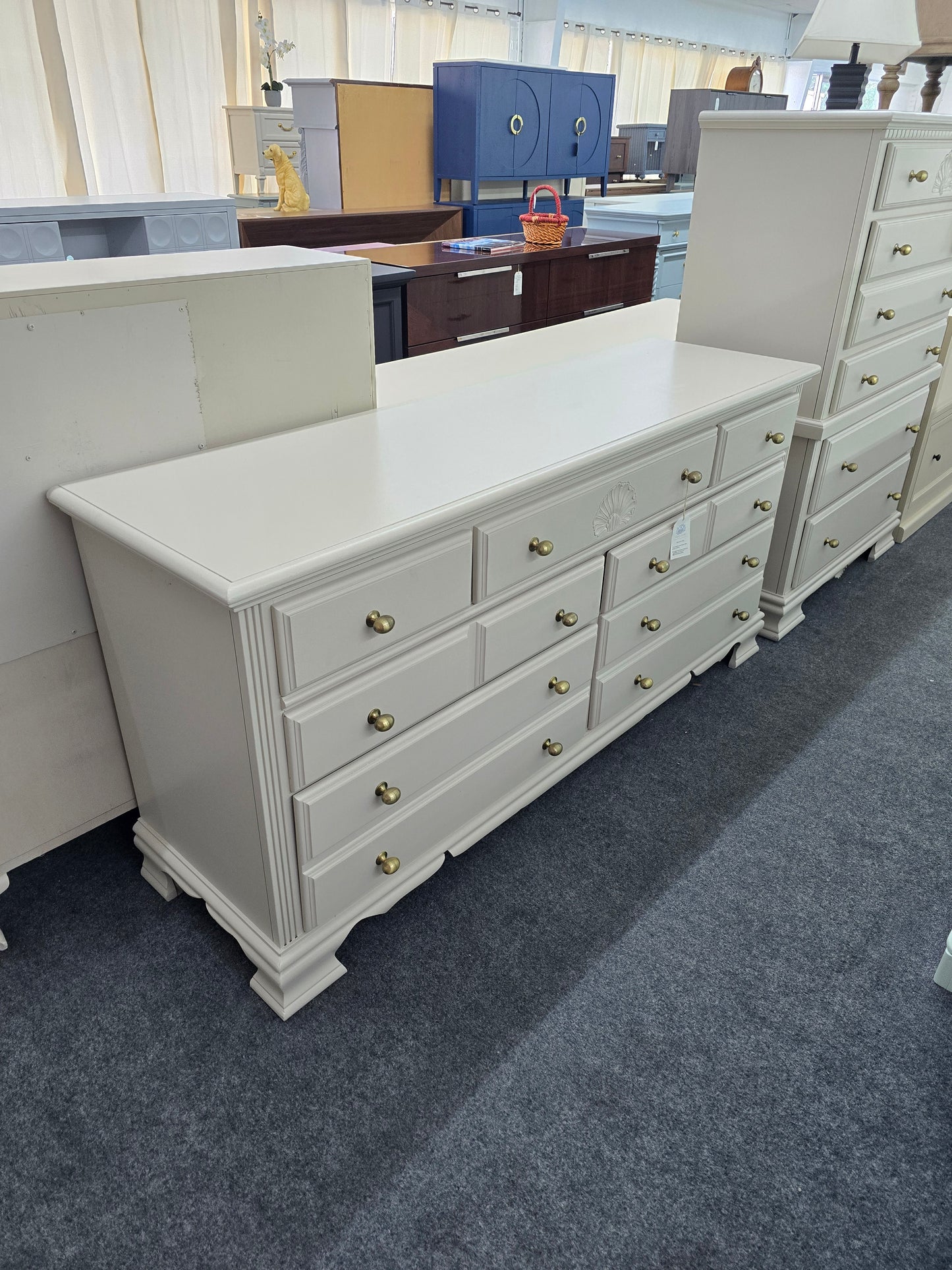 Vintage beige 7 drawers dresser