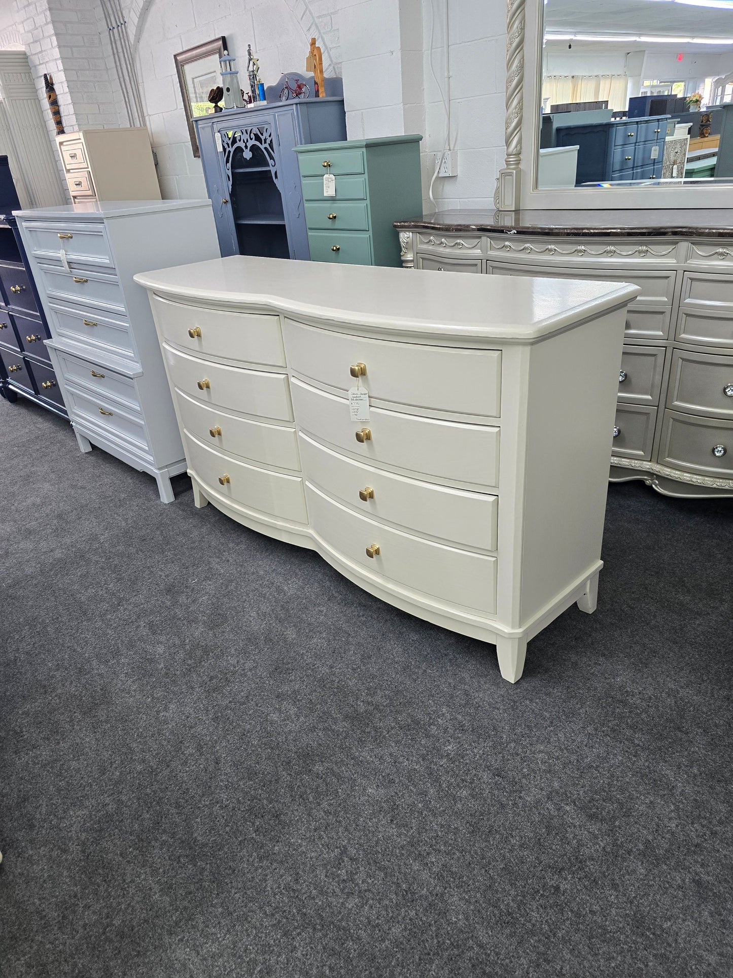 8 drawers cream lacquered dresser