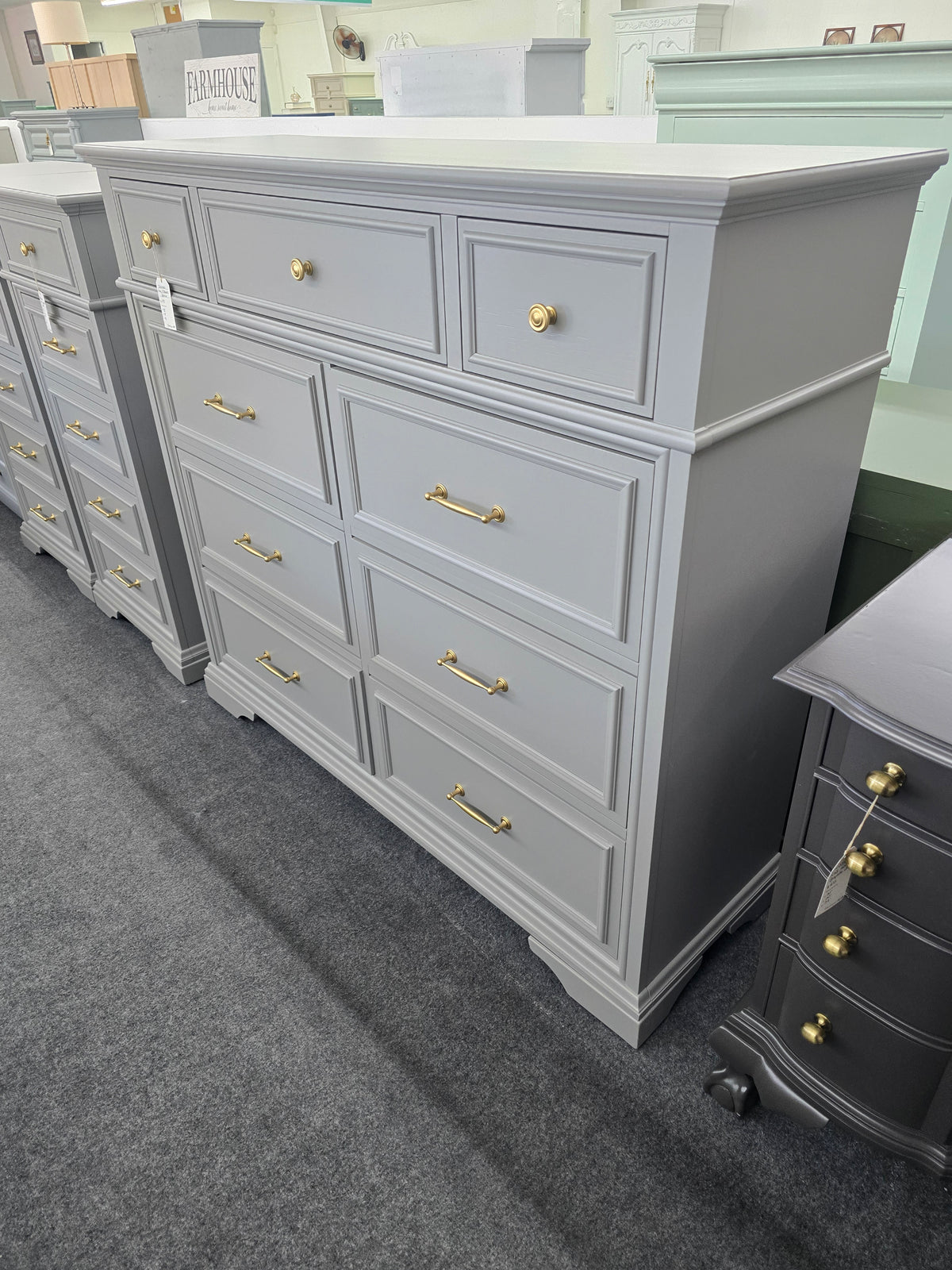 Universal gray 9 drawers dresser