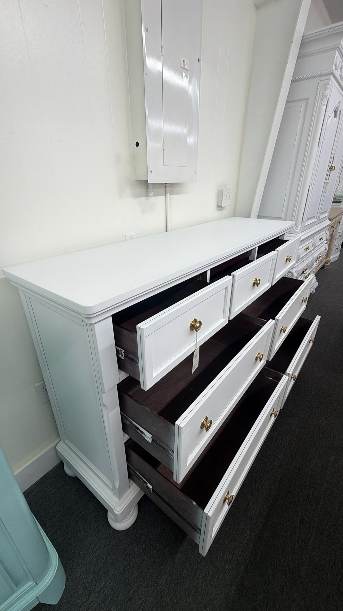 7 drawers white lacquered dresser