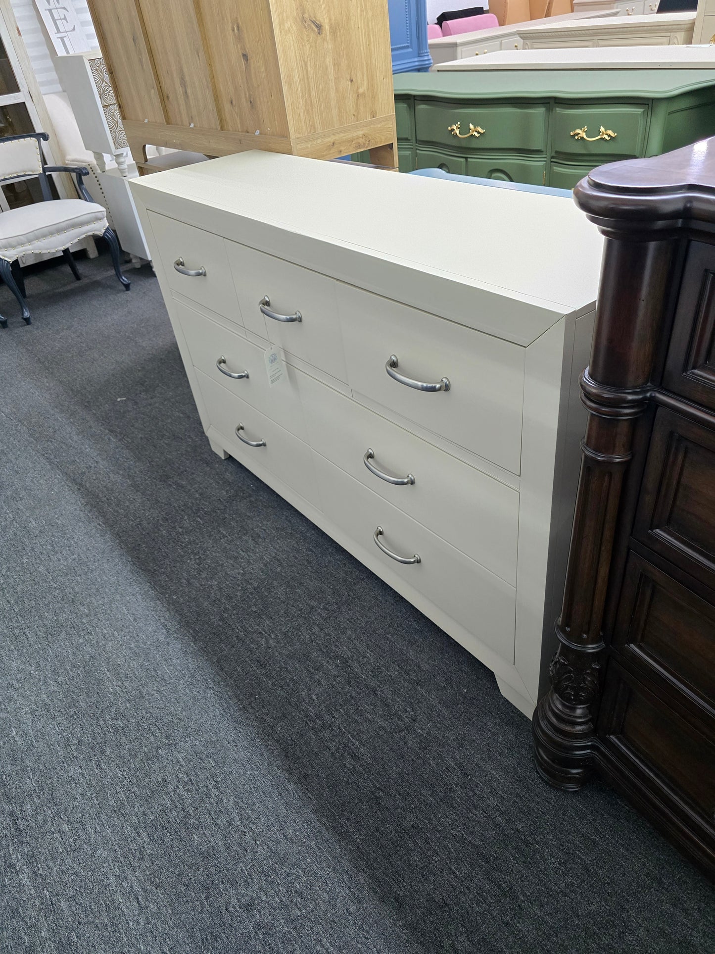 7 drawers beige dresser