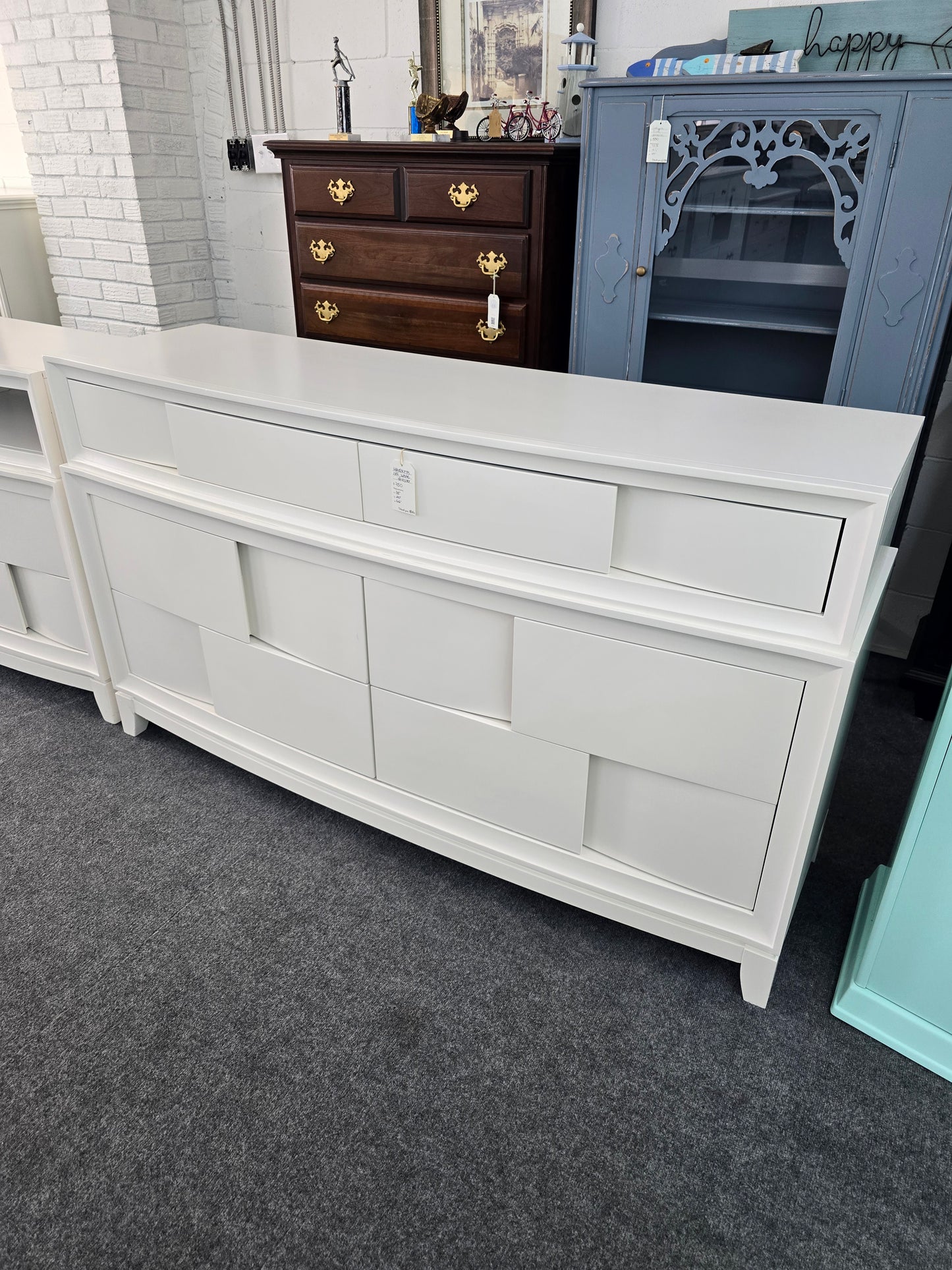 Havertys off white 6 drawers dresser