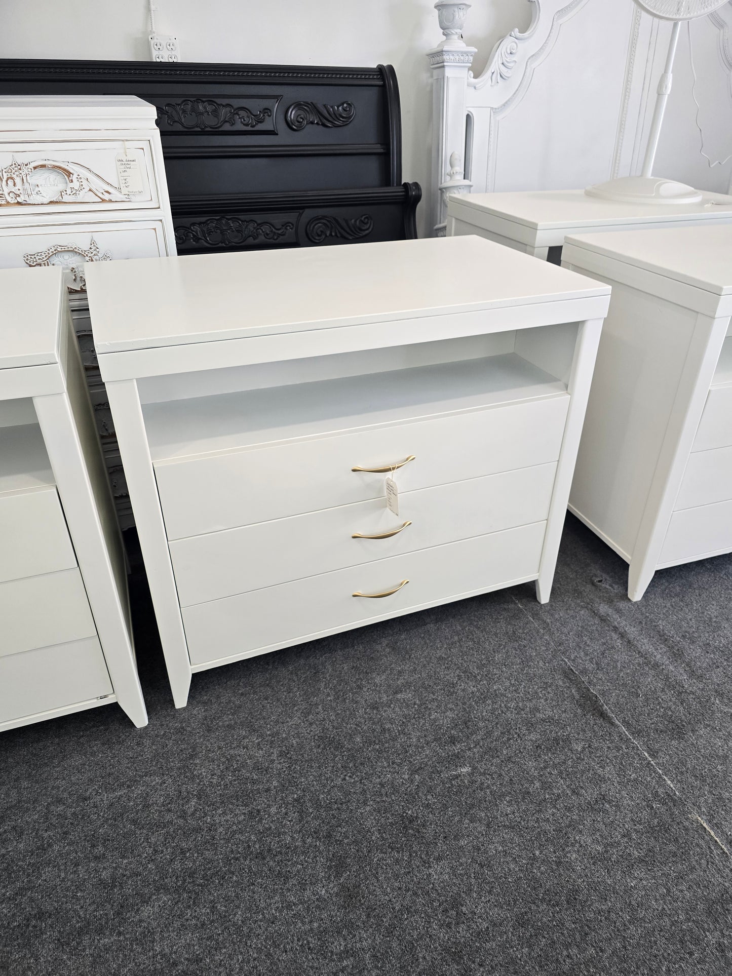 Alabaster 3 drawers dresser/stand