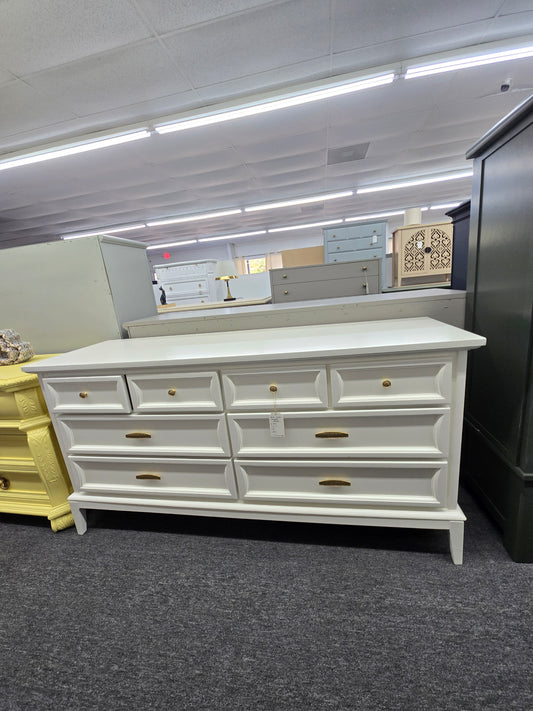MCM white lacquered 8 drawers dresser