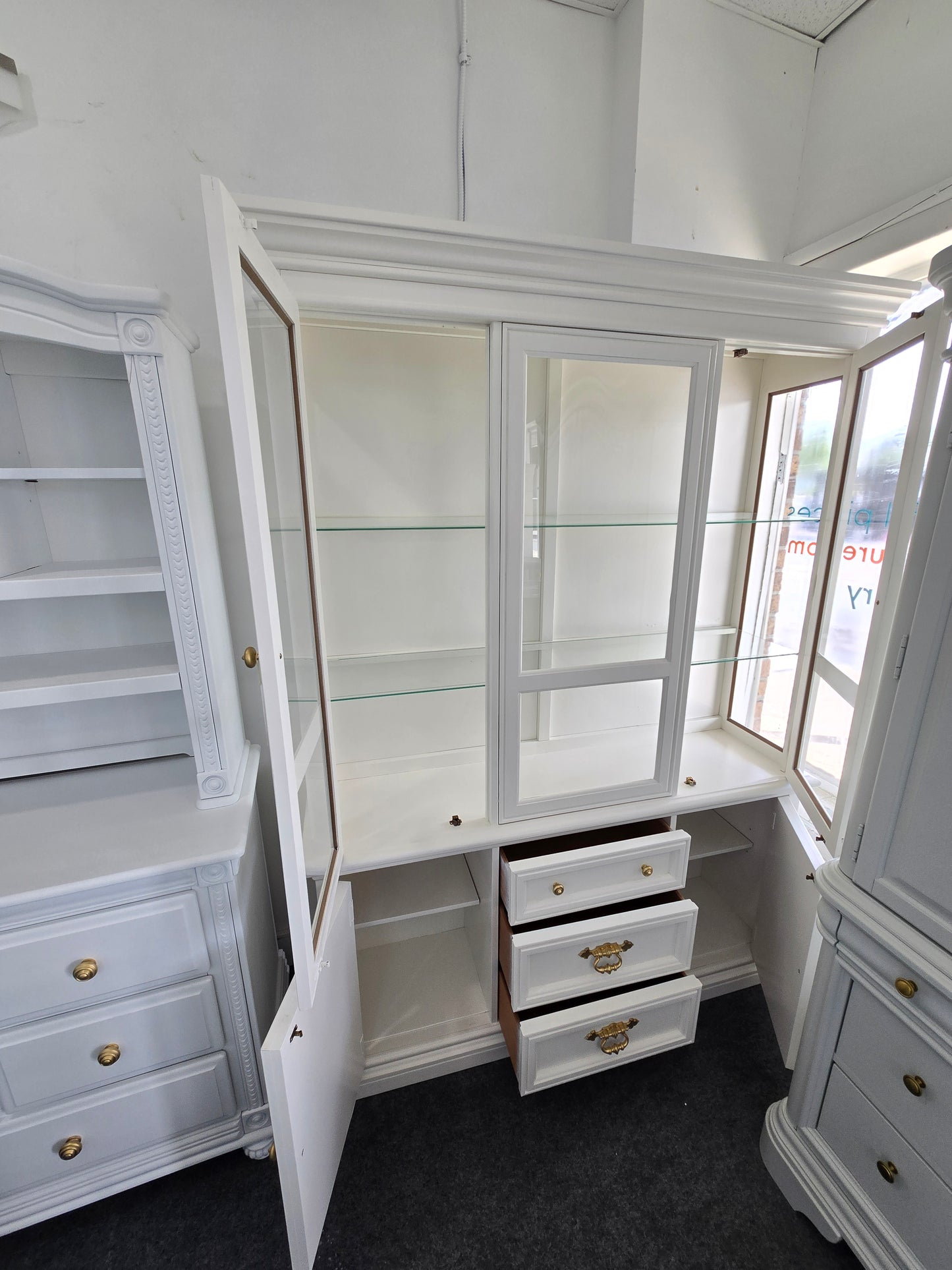 Stanley off white china cabinet