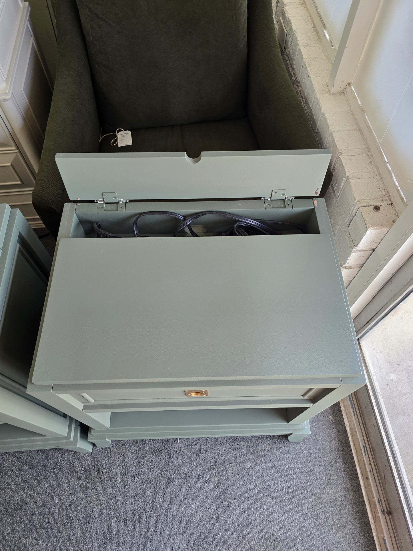 Broyhill green pair of nightstands