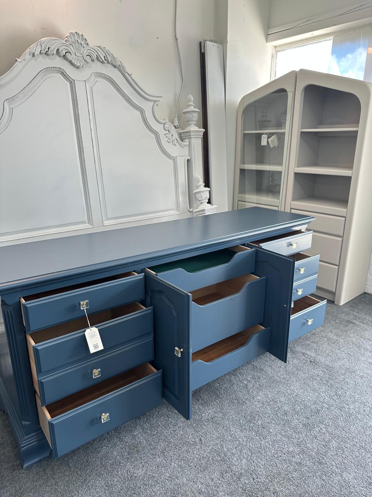 Thomasville solid wood blue dresser