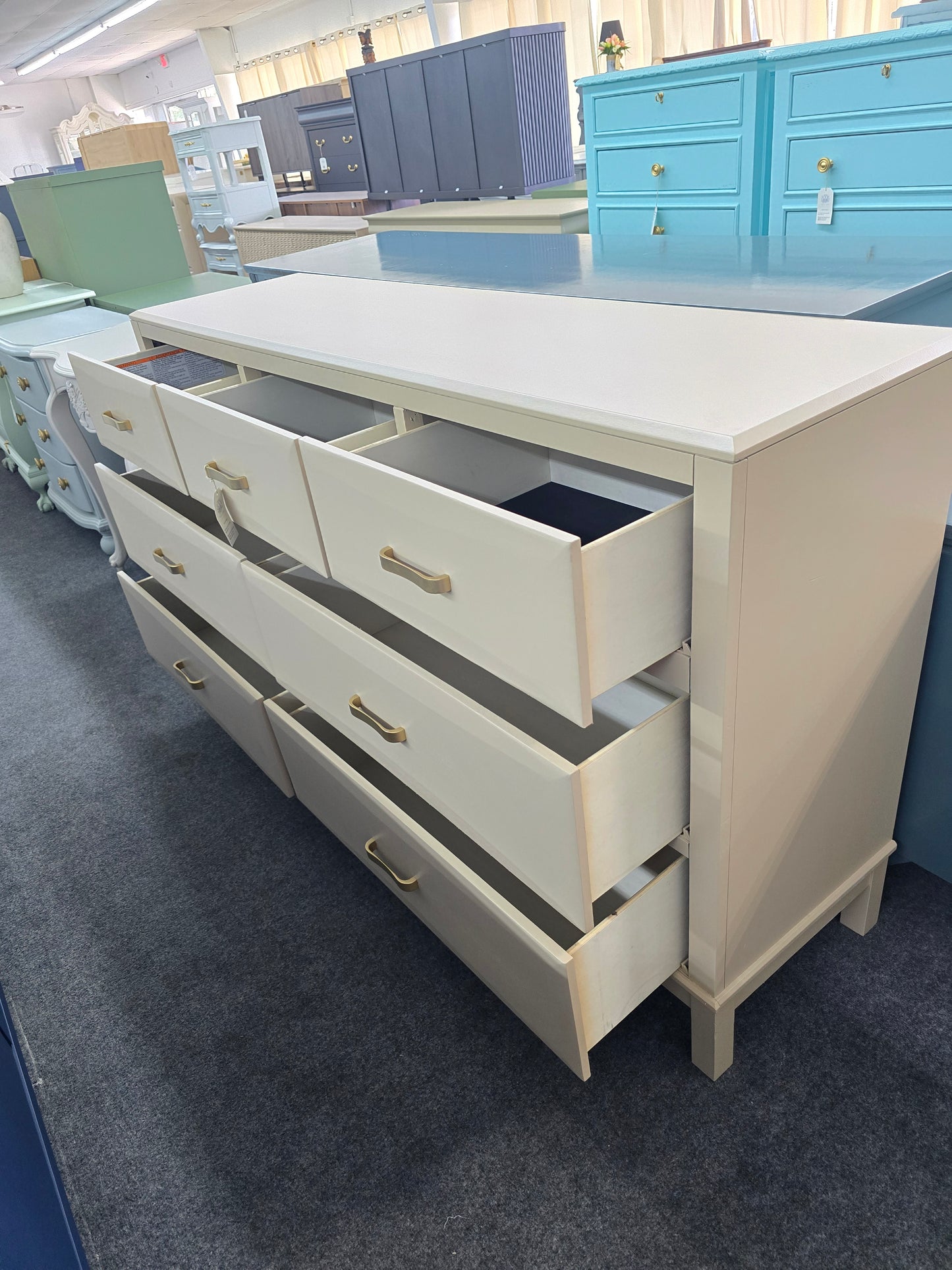 7 drawers beige dresser