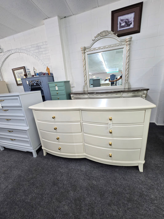 8 drawers cream lacquered dresser
