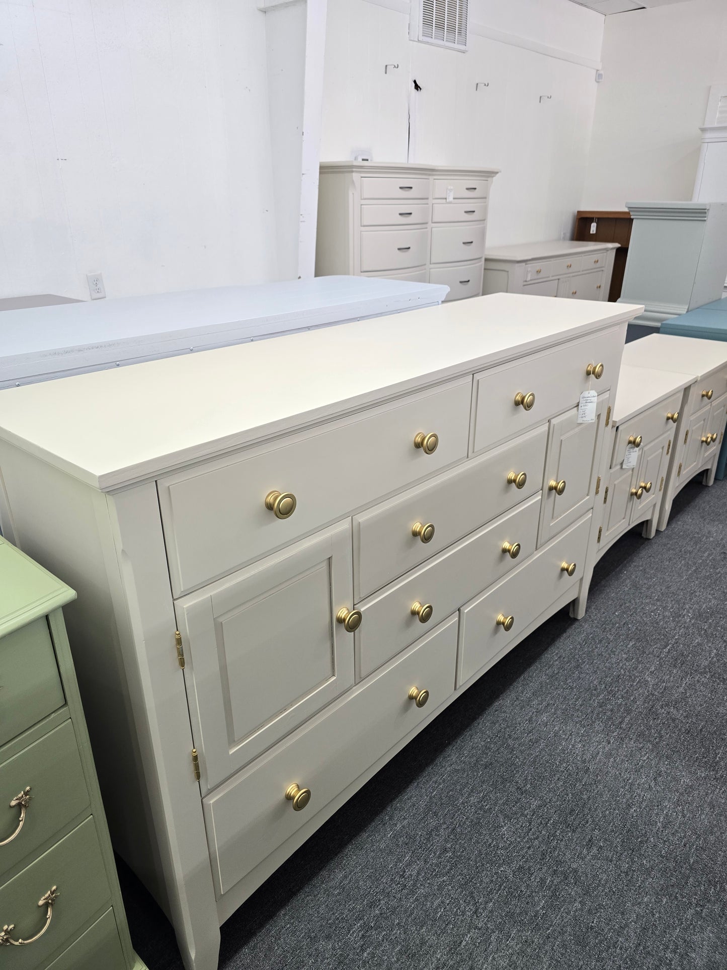 Cream 6 drawers 2 doors dresser