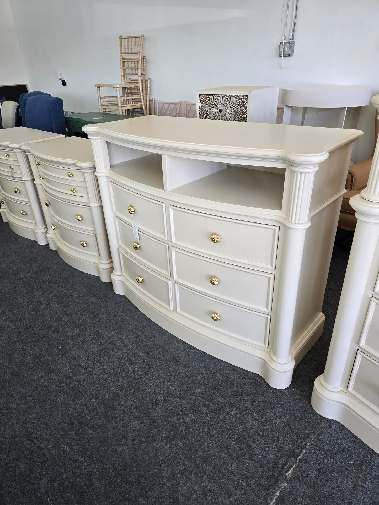 Gorgeous off white dresser / stand