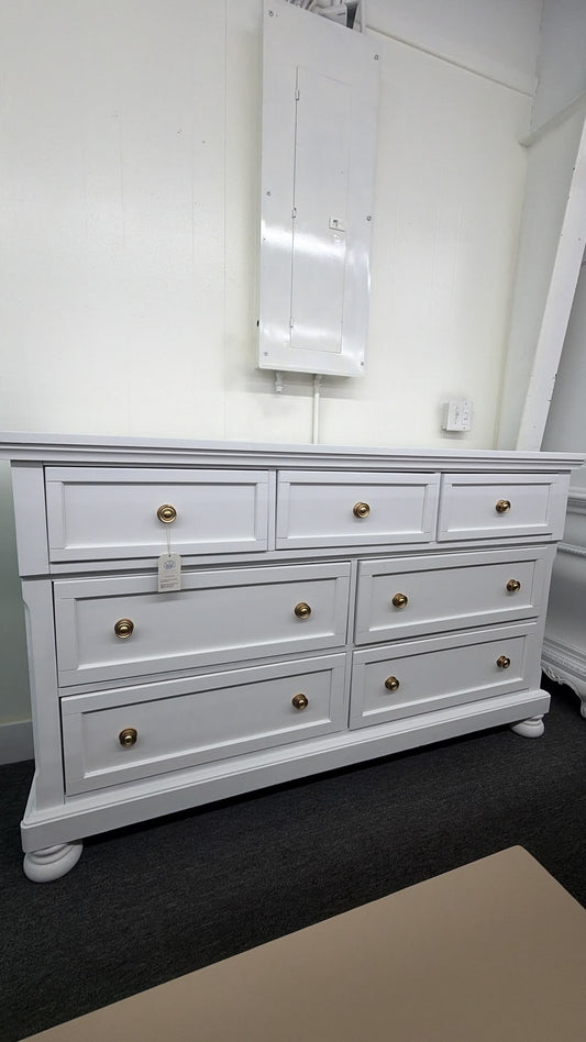 7 drawers white lacquered dresser