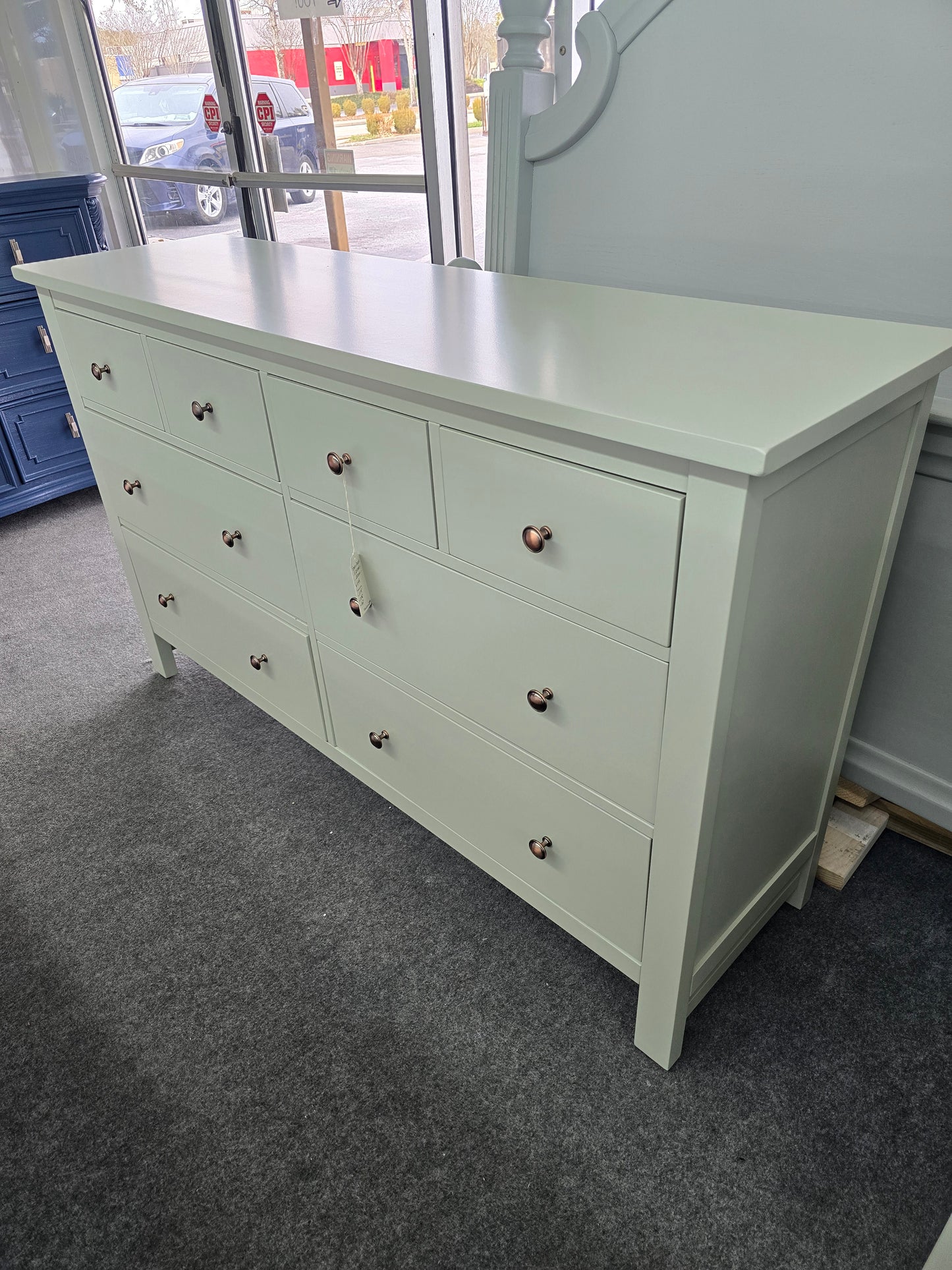 Green lacquered 8 drawers dresser