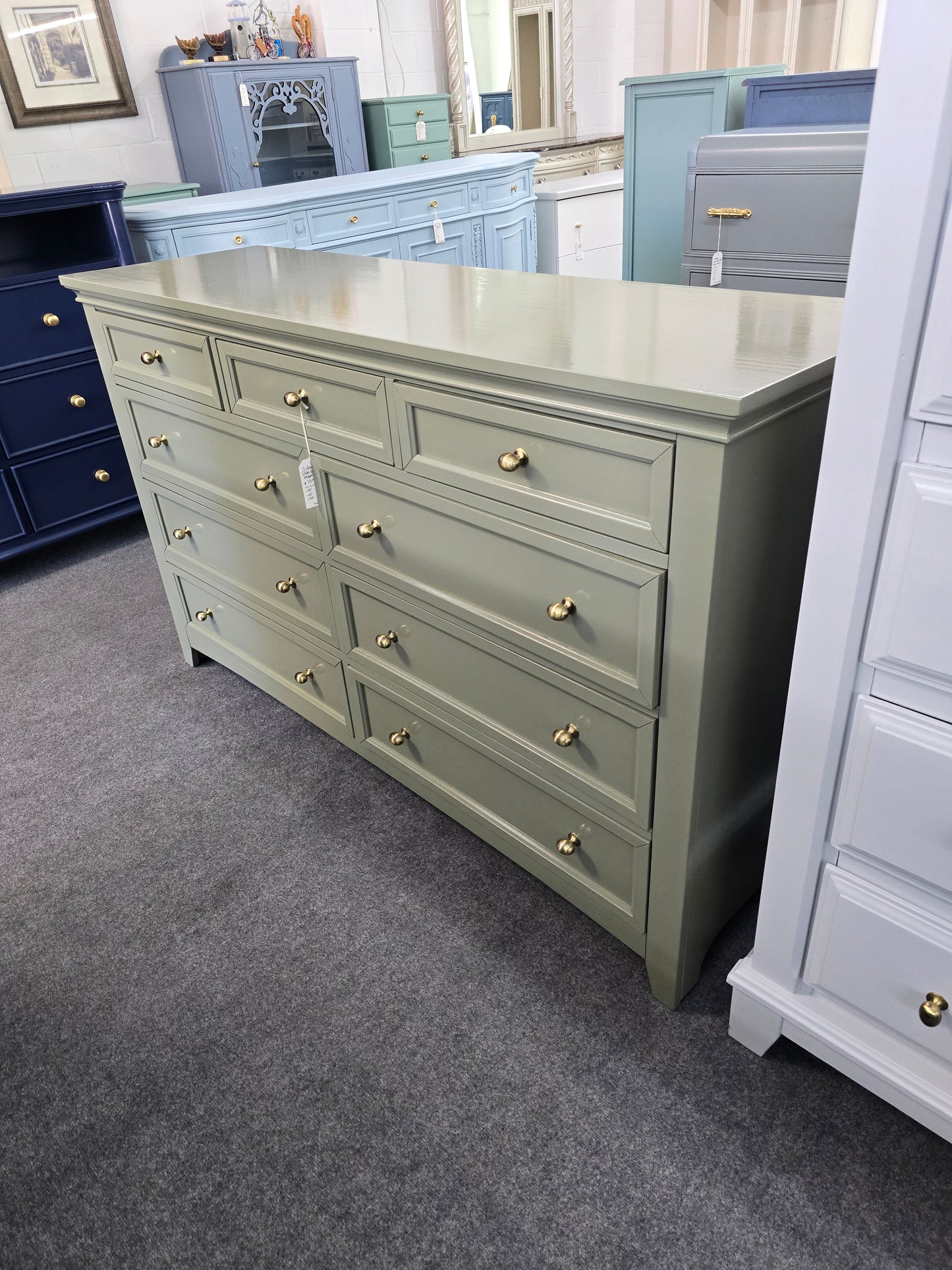 Olive green lacquered 9 drawers dresser