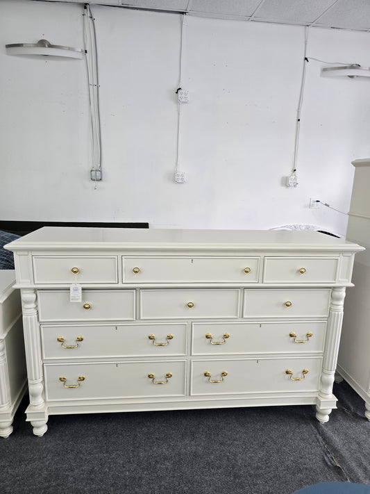 Pawama Jack solid wood cream lacquered dresser