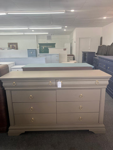 Super cute Brown 8 drawers dresser