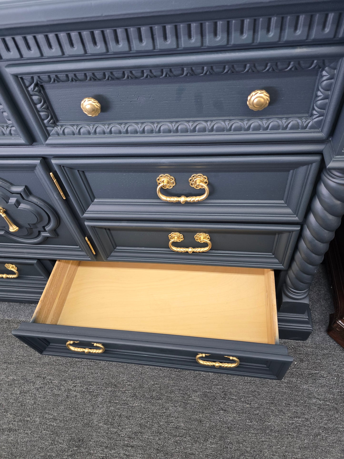 Beautiful colezione Europa inkwell dresser