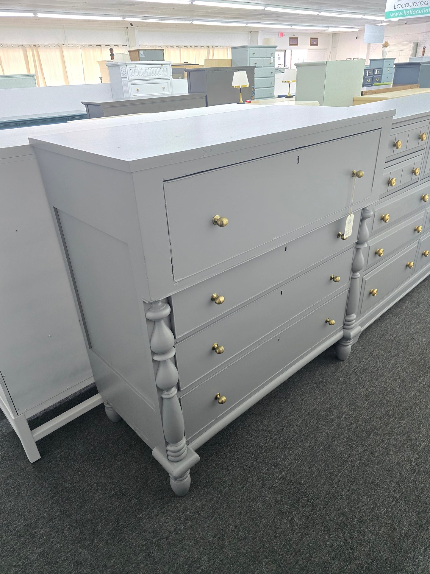 Antique gray 4 drawers chest