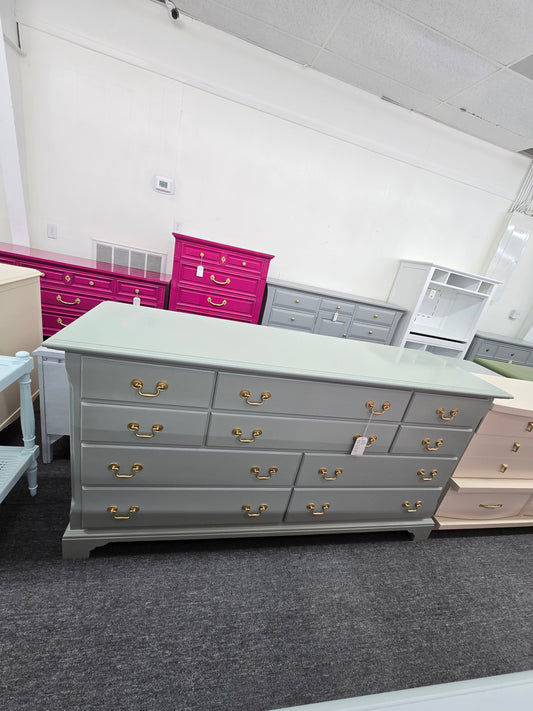 10 drawers green lacquered dresser