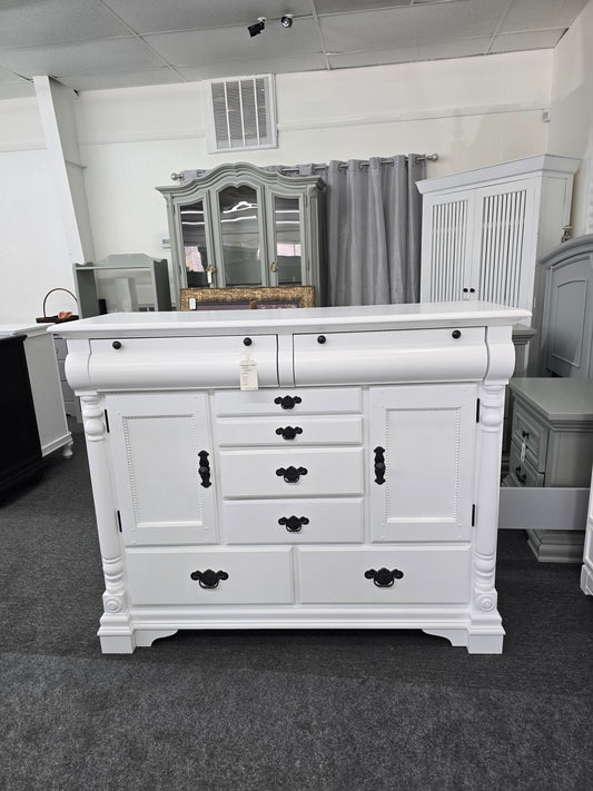 8 drawers 2 doors white  dresser