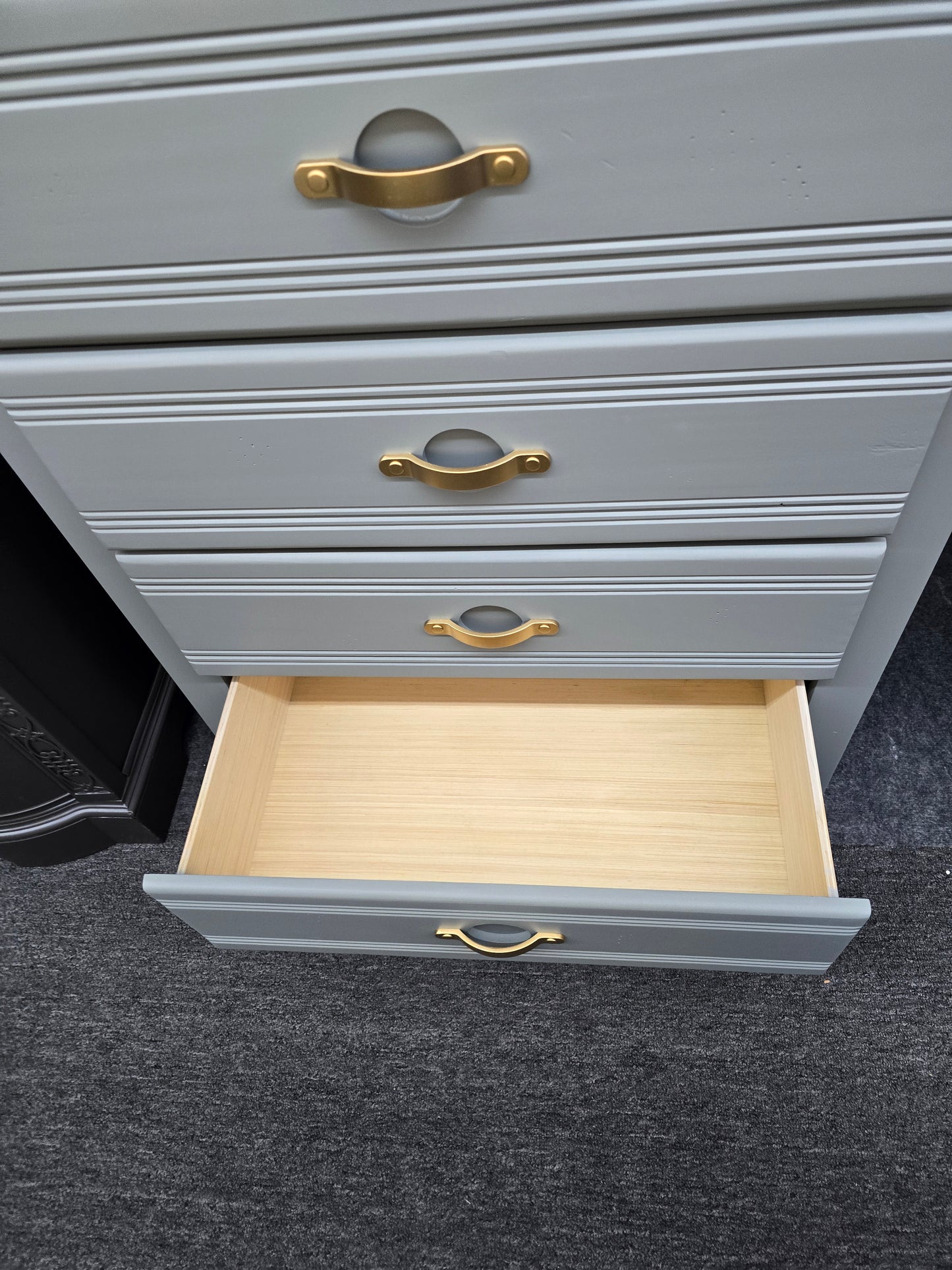 5 drawers green gray chest