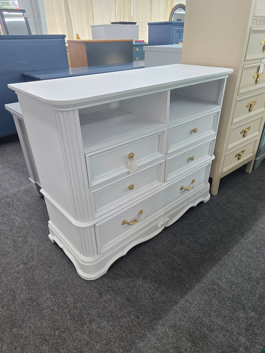 Cute white 5 drawers dresser/stand